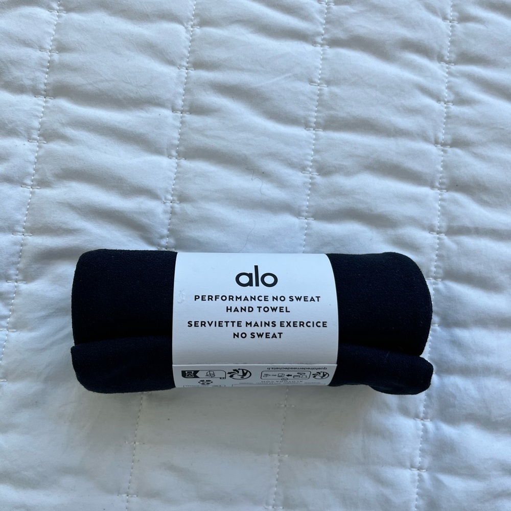 Alo Black Performance Hand Towel